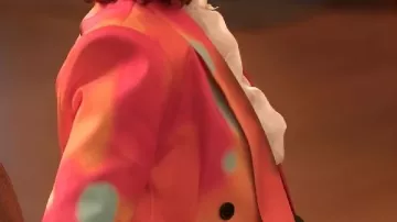 Blazer croisé rose tie-dye porté par Elsbeth Tascioni (Carrie Preston) dans Elsbeth