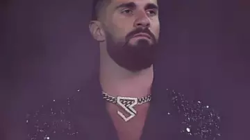 Manteau à paillettes WWE 2025 SummerSlam porté par Seth Rollins dans Seth Rollins ENCAISSE CM Punk dans « Ruse of the Century » : SummerSlam 2025 faits saillants