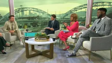 Vestido midi de punto Ganni Melange usado por Gayle King como se ve en CBS Mornings el 22 de octubre de 2025