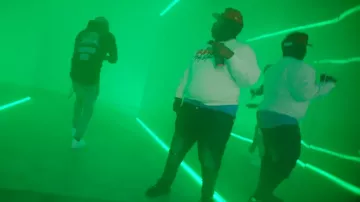 Supreme x Yohji Yamamoto Sweat-shirt blanc porté par Big30 en Moneybagg Yo - GO ! (avec Big 30) (Clip Officiel Vidéo)