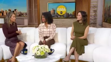 Camisa de novio corta a cuadros transparentes Express usada por Janai Norman como se ve en Good Morning America el 22 de octubre de 2025