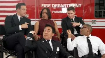 Combinaison sans manches Corinne noire portée par Angela Bassett comme on le voit dans Good Morning America le 22 octobre 2025