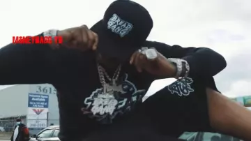 Merch Bread Gang Black Merch Shorts worn by Moneybagg Yo in Moneybagg Yo – Boffum feat. Big 30 [Official Music Video]