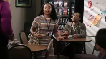 Baggu Horizontal Zip Duck Bag worn by Janine Teagues (Quinta Brunson) as seen in Abbott Elementary (S05E04)