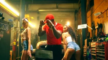 Gorra Nike Red Legacy91 usada por Blac Youngsta en Moneybagg Yo, Blac Youngsta - Trickin (Video Musical Oficial)