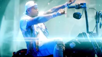 Palm Angels Western Canyon Print Bowling Shirt usado por Moneybagg Yo en Moneybagg Yo, Blac Youngsta – Super Hot (Video musical oficial)