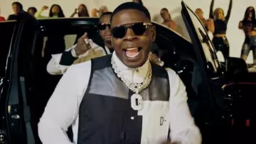 Gilet utilitaire en maille noire diesel porté par Blac Youngsta dans Moneybagg Yo - 123 feat. Blac Youngsta (Official Music Video) ft. Blac Youngsta