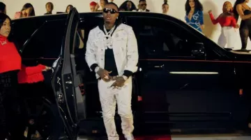 Dior x Daniel Arsham White Newspaper Jeans porté par Moneybagg Yo dans Moneybagg Yo - 123 feat. Blac Youngsta (Official Music Video) ft. Blac Youngsta