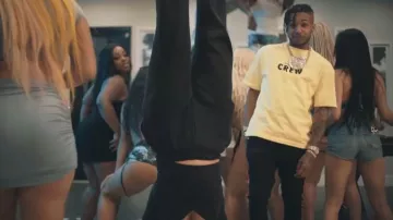 Jeans de survêtement Amiri Black & Red Stripe porté par DDG dans DDG - Moonwalking in Calabasas Remix (feat. Blueface) [Clip Officiel]