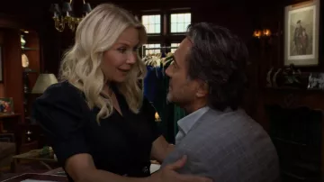 Derek Lam 10 Crosby Philippe Double Breasted Jacket porté par Brooke Logan (Katherine Kelly Lang) comme on le voit dans The Bold and the Beautiful le 20 octobre 2025