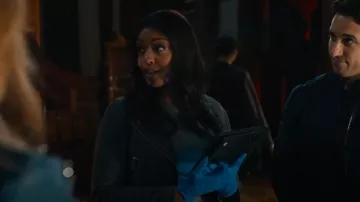 Blouson de motard en daim All Saints Dalby porté par Daphne Forrester (Javicia Leslie) comme on le voit dans High Potential (S02E06)
