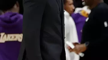 Black Blazer worn by LeBron James in Bombshell Report Reveals The Relationship Between LeBron James And The Lakers Is Falling Apart