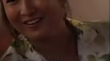 Emily In Paris S05 Mindy Chen Ensemble court à imprimé citron porté par Mindy Chen (Ashley Park) comme on le voit dans Emily in Paris (S05)