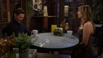 Free People Concrete Jungle Maxi Slipdress usado por Tessa Porter (Cait Fairbanks) como se ve en The Young and the Restless el 21 de octubre de 2025