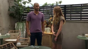 Polo de tela de rizo con cuello de chevron Johnny de Rag & Bone Zuma usado por Holden Novak (Nathan Owens) como se ve en The Young and the Restless el 22 de octubre de 2025