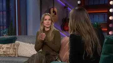 Simkhai Abilene Mixed-Media Midi-Dress usado por Kristen Bell como se ve en The Kelly Clarkson Show el 23 de octubre de 2025