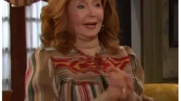 Suzanne Rogers Des Jours Et Des Vies 2025 Veste en laine mélangée de Maggie Horton (Suzanne Rogers) dans Des Jours Et Des Vies (S60E127)