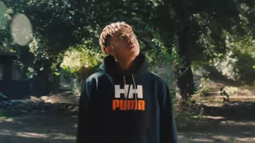 Sweat à capuche Puma x Helly Hansen Black Logo porté par YBN Cordae à Thanksgiving - Video2K