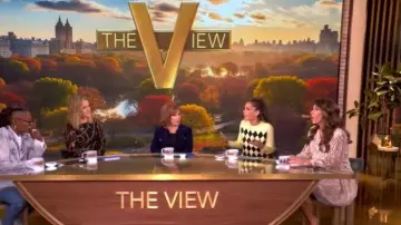 Vestido de Ba&sh Simba usado por Alyssa Farah Griffin como se ve en The View el 23 de octubre de 2025