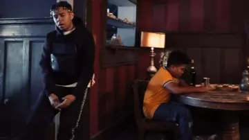 Daily Paper Black Logo Tape Trackpants porté par YBN Cordae dans Cordae - Nightmares Are Real (feat. Pusha T) [Official Music Video]