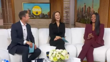 Blazer con puño de plumas de Zara usado por Garcelle Beauvais como se ve en Good Morning America el 23 de octubre de 2025