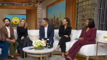 Pantalones rectos de Zara usados por Garcelle Beauvais como se ve en Good Morning America el 23 de octubre de 2025