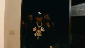 Amiri Black & White MA Trucker Hat porté par DD Osama dans DD Osama - Let’s Do It ft. NLE Choppa, Dee Play4Keeps