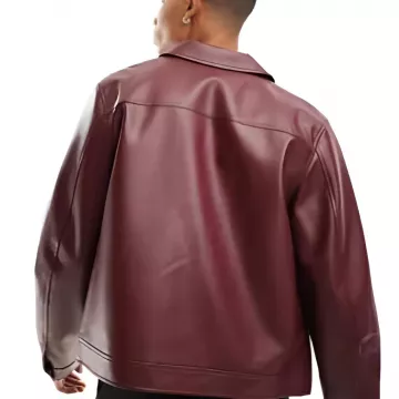 Veste en cuir bordeaux The Voice portée par (Antonio Ramsey) comme on le voit dans The Voice (S28)