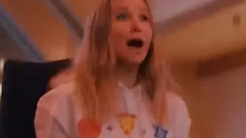 Kristen Bell Nobody Wants This S2 White Hoodie worn by Joanne (Kristen Bell) as seen in Nobody Wants This (S02E01)