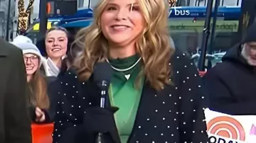 Abrigo adornado con cuentas Jenna Bush Hager como se ve en Today