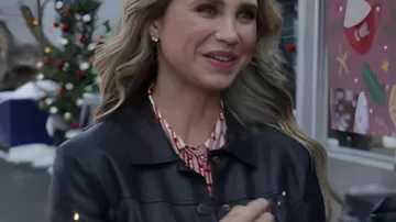 Fiona Gubelmann A Royal Montana Christmas 2025 Chaqueta de cuero con flecos de Victoria (Fiona Gubelmann) en A Royal Montana Christmas