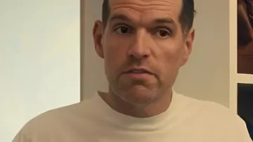 Nadie quiere esta camisa estampada floral Sasha Roklov S2 usada por Timmy Simons como se ve en Nadie quiere esto