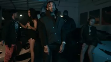 Chaleco acolchado Balenciaga Black Cocoon usado por DDG en DDG - pushin P "freestyle" (Video musical oficial)