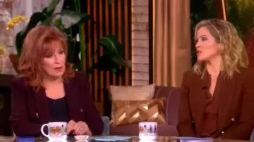 Chaqueta Veronica Beard Miller Dickey usada por Joy Behar como se ve en The View el 24 de octubre de 2025