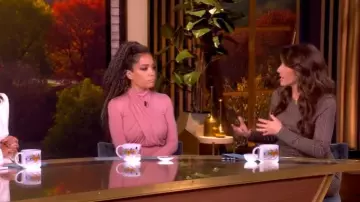 Vestido ajustado de manga larga a cuadros Charissa de Veronica Beard usado por Alyssa Farah Griffin como se ve en The View el 24 de octubre de 2025