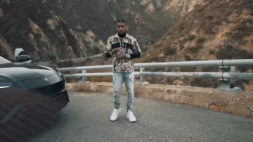 Baskets oversize blanches Alexander McQueen portées par DDG dans DDG - LET YOU IN (Official Music Video)