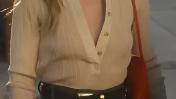 Haut côtelé porté par Joanne (Kristen Bell) dans Nobody Wants This