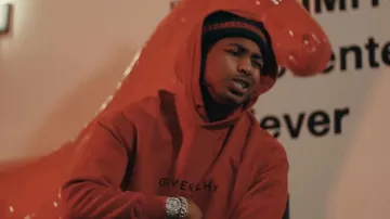 Sweat à capuche Givenchy Red Paris porté par DDG à DDG - Moonwalking In Calabasas (Clip Officiel)