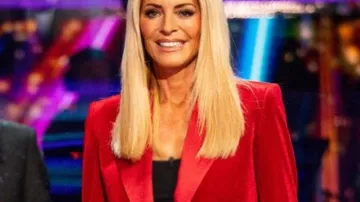 Tess Daly Strictly Come Dancing S23 Red Blazer of Tess Daly in Strictly Come Dancing