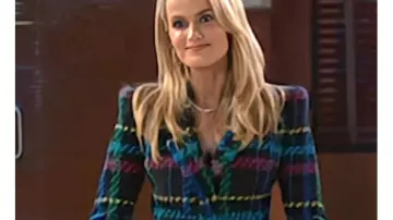 Lauren Buglioli Robe blazer en tweed Beyond the Gates 2025 (Lauren Buglioli) dans Beyond the Gates (S01E99)