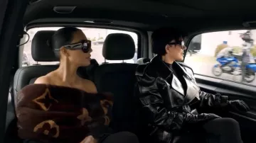 Gafas de sol Moncler Cloche usadas por Kim Kardashian como se ve en The Kardashians (S07E01)
