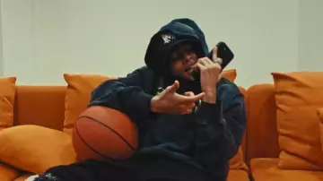 Jeans Amiri Overdyed Black Bandana MX1 porté par DD Osama dans DD Osama - Be Alright (Official Video)