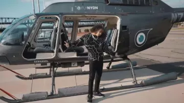 Jordan 4 Retro SE Black Canvas portée par DD Osama dans DD Osama - Who I Am (Vidéo Officielle)