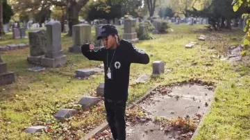 Chrome Hearts Black Horseshoe & Floral Long Sleeve Shirt porté par DD Osama dans DD Osama - Letter 2 Notti (Official Video)