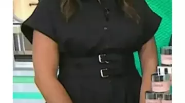 Camisa negra con cintura de doble hebilla usada por (Savannah Sellers) en Hoy (S67)