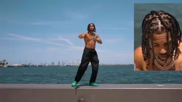 Pantalones de chándal Balenciaga Black Nylon 3B Sports Icon usados por DDG en DDG X Luh Tyler - I'm Geekin (Video musical oficial)