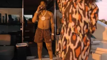 Calcetines limpios con logo blanco de Gallery Dept. usados por DDG en DDG X Luh Tyler - I'm Geekin (Video musical oficial)