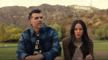 Isabel Marant Kevron Chaqueta usada por Sasha Roklov (Timothy Simons) como se ve en Nobody Wants This (S02E02)