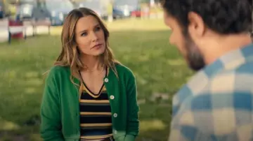 Top corto Giuliva Sue en punto de algodón usado por Joanne (Kristen Bell) como se ve en Nobody Wants This (S02E02)