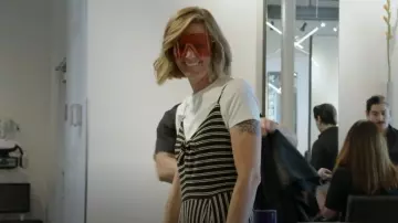 Lunettes de soleil teintées Gucci Shield portées par Unknow comme on le voit dans Wife Swap : The Real Housewives Edition (S01E01)